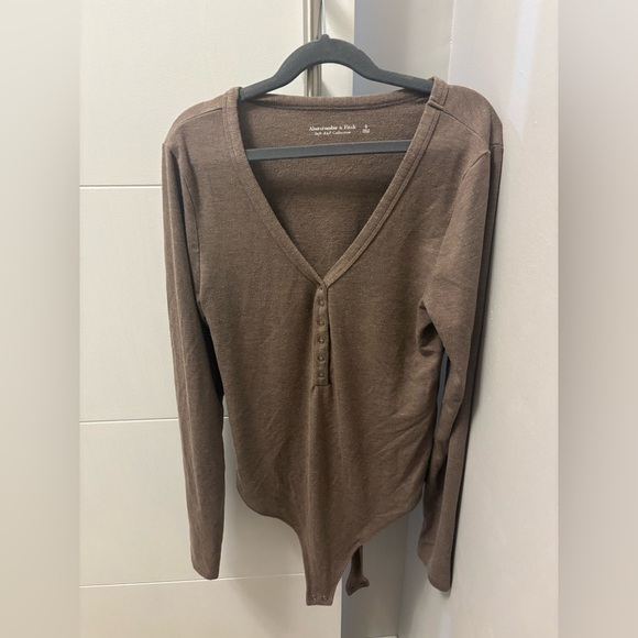 Abercrombie & Fitch Brown Snap Henley Long Sleeve V Neck Bodysuit Size S - Picture 1 of 3